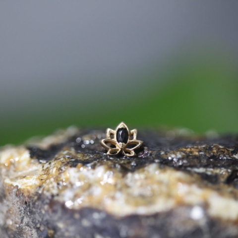 14k gold lotus threaded end with onyx stone
