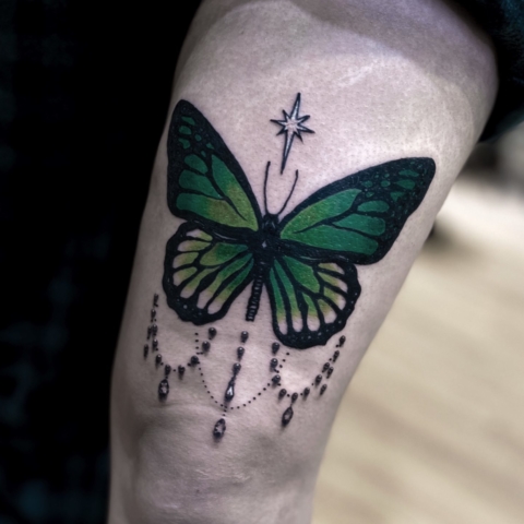 Tatuaje de mariposa verde
